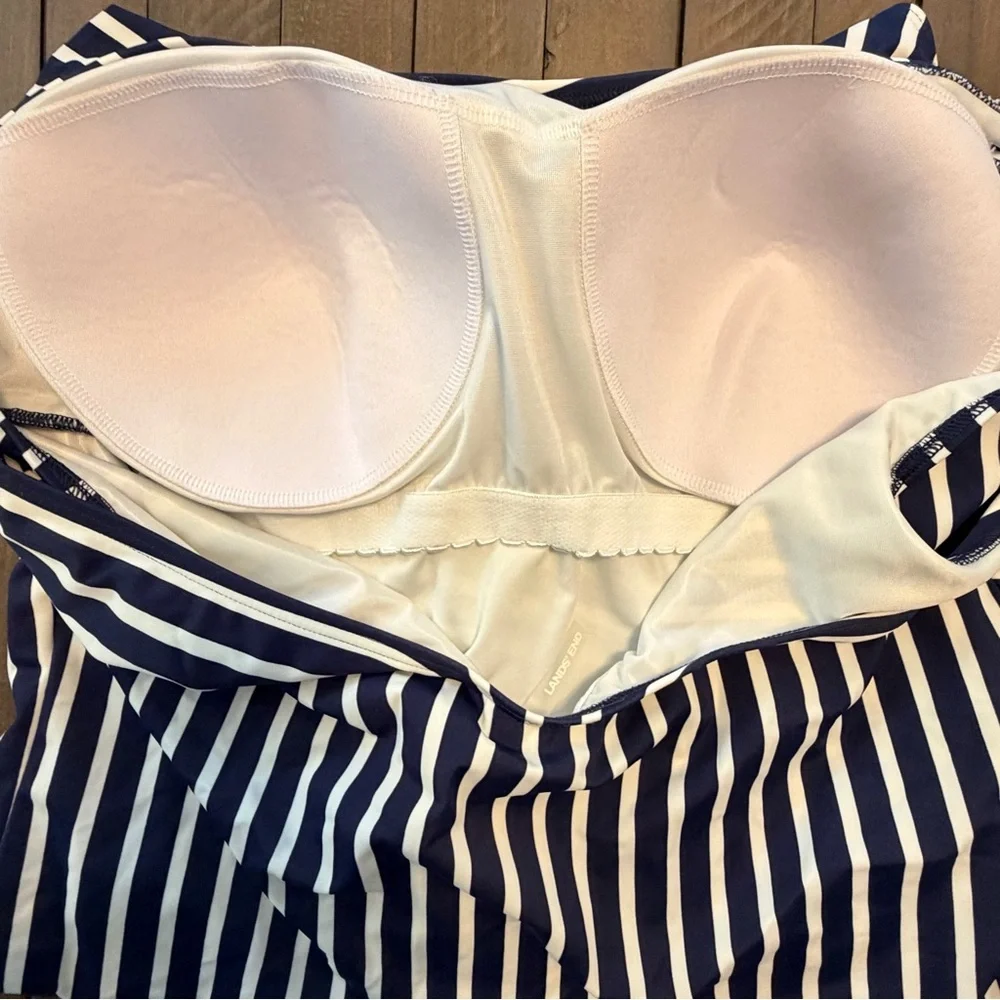 NWOT Lands' End Women's Chlorine Resistant Soft Cup Tugless Swimsuit size 22W L - Picture 6 of 11